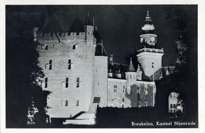 8755 Gezicht op de voorzijde van het kasteel Nijenrode bij Breukelen uit het zuiden in sfeerverlichting.